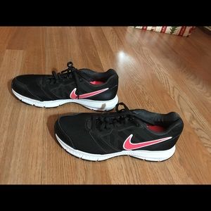 Nike Shoes Women’s Sneakers 8.5